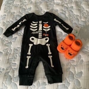 Newborn Halloween onesie with knit booties